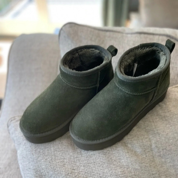 Cushionaire Women’s Forest Green Suede/Sherpa Platform Boots - Size 9 - EUC! - Picture 2 of 7